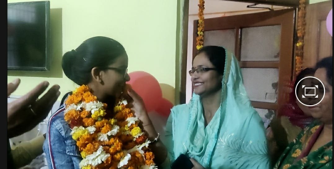यूक्रेन में बमबारी के दौरान बंकरों में हफ़्तों गुजार कर लौटे छात्रों की जुबानी