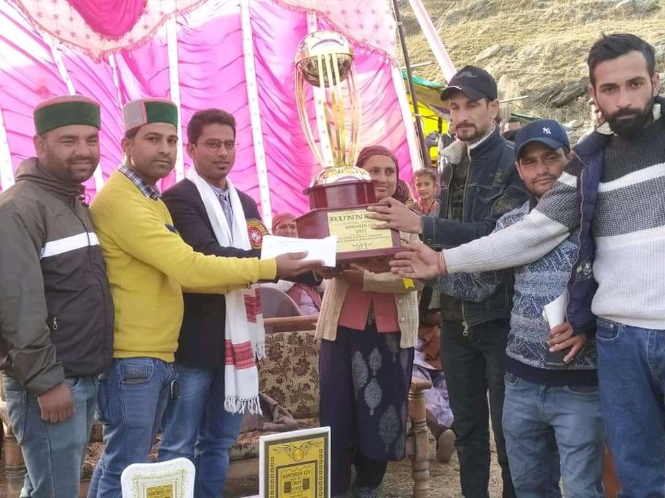 खनेवली द्वारा आयोजित क्रिकेट प्रतियोगिता के समापन