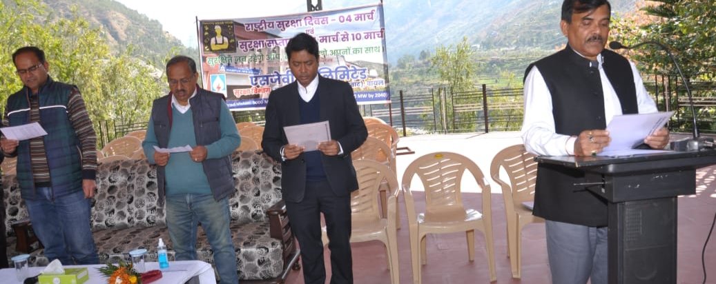 रामपुर एचपीएस में सुरक्षा सप्ताह के दौरान लोगो को दिए टिप्स