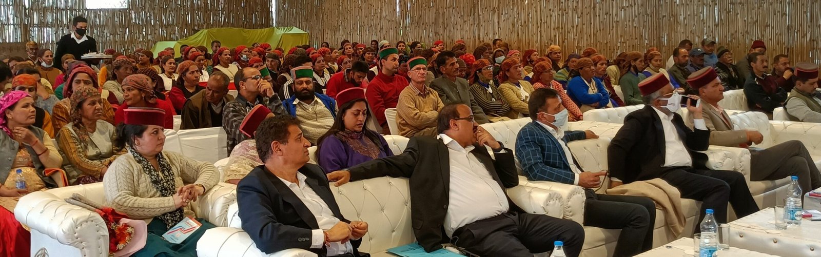 दत्तनगर में वैज्ञानिकों ने किसानों को दिए बागवानी के टिप्स