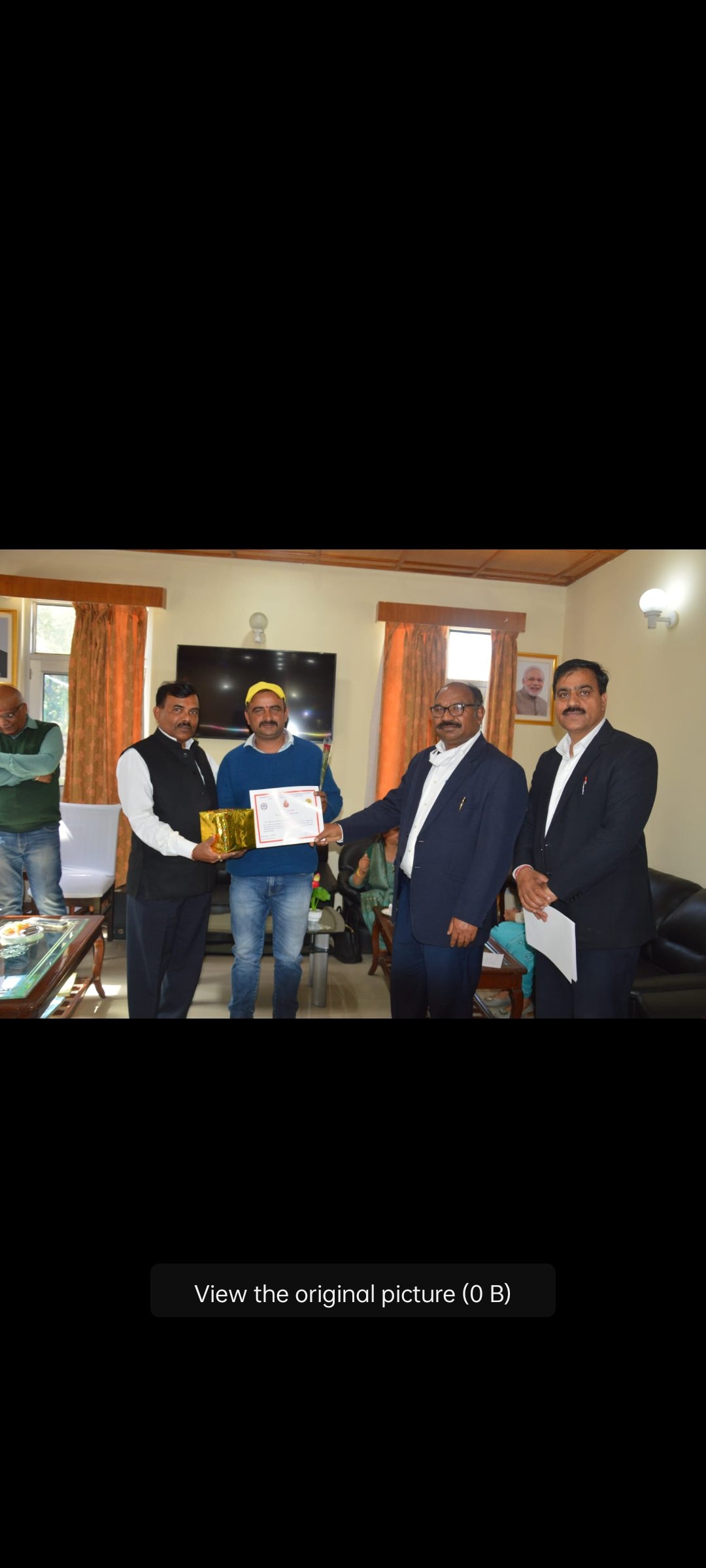 लुहरी परियोजना मुख्यालय में सौ यूनिट रक्तदान