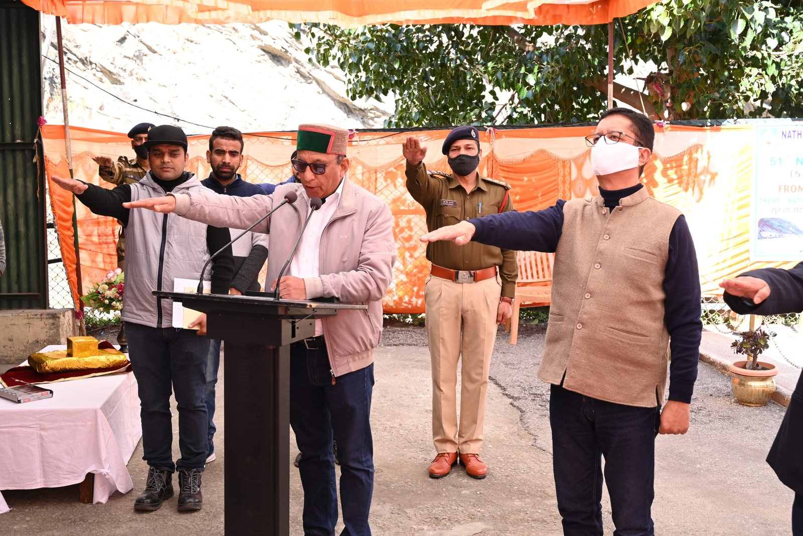 रामपुर पुलिस ने बरामद की देसी शराब