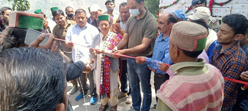 रामपुर का दूर दराज ग़ांव धारला सड़क सुविधा से जुड़ा