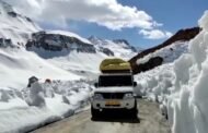 मनाली लेह मार्ग पर,हर रोज दोपहर एक बजे तक हयोगी वाहनो की आवाजाही