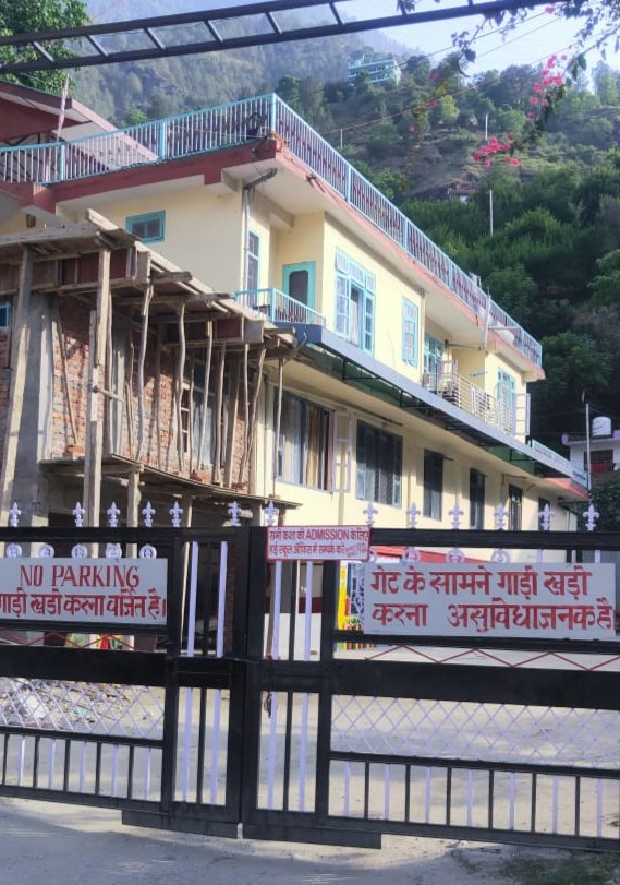 खनेरी में नेशनल हाइवे की कब्जाई सड़क को पब्लिक पार्किंग बनाने की मांग