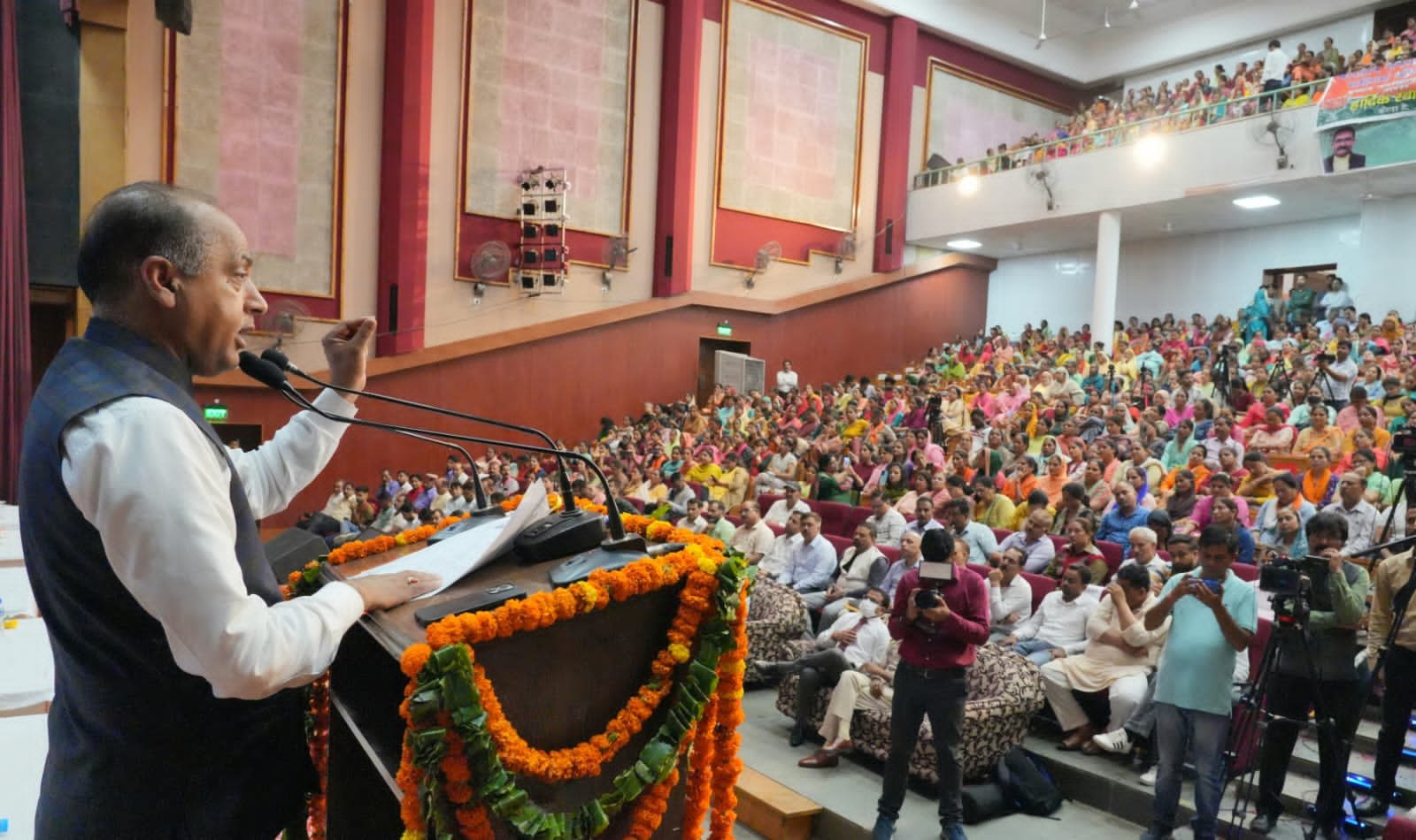 मुख्यमंत्री ने धर्मशाला से शुरू किया राज्य स्तरीय नारी को नमन कार्यक्रम