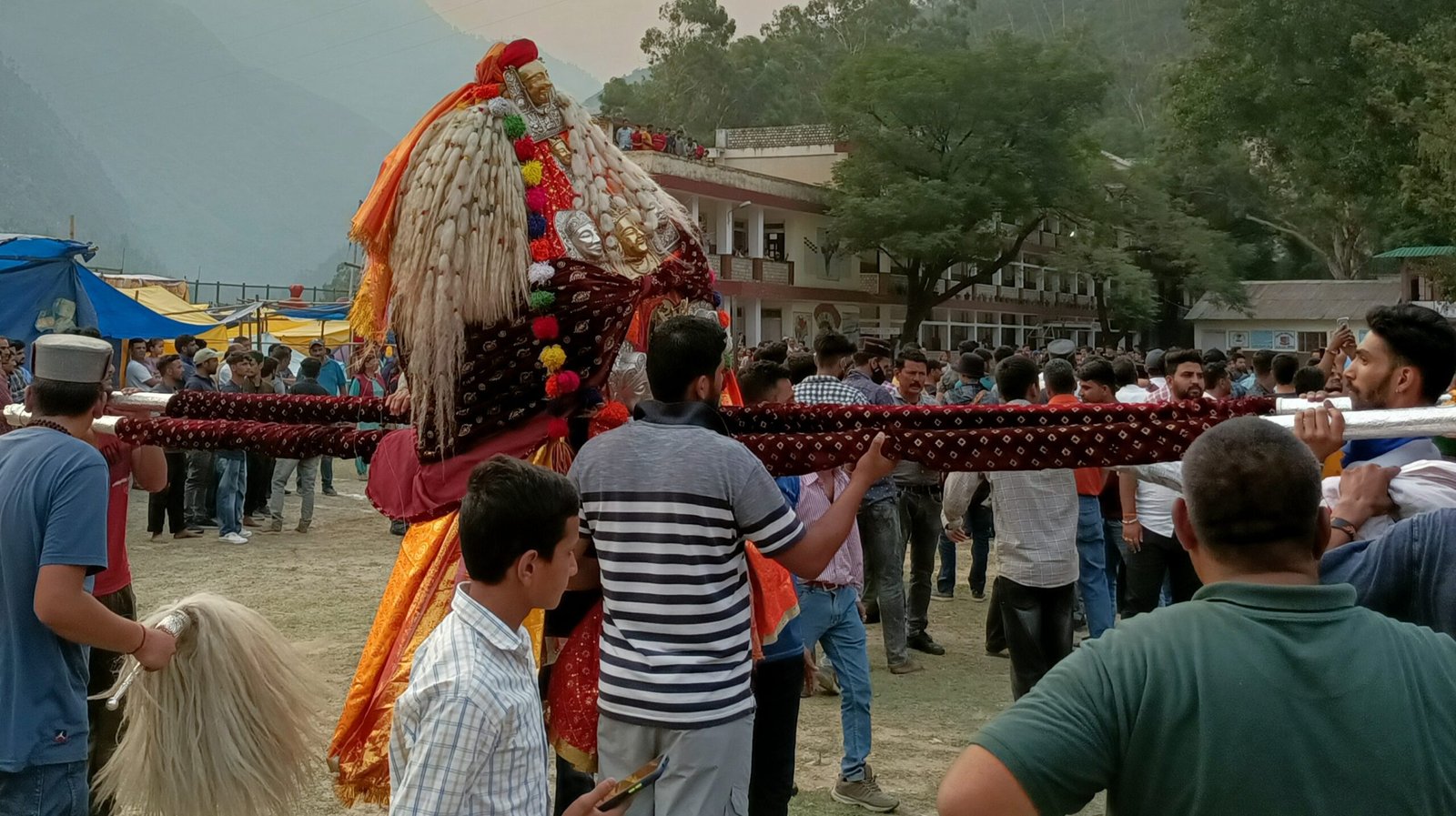 चंबा पांगी मार्ग पर साच पास में हिमखंड की चपेट में बस, एक कि मौत