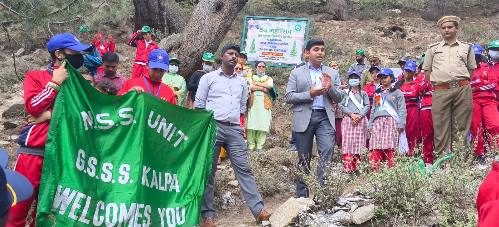 विधिक सेवा प्राधिकारण, वन विभाग व कल्पा स्कूल के संयुक्त तत्वाधान में पौधरोपण