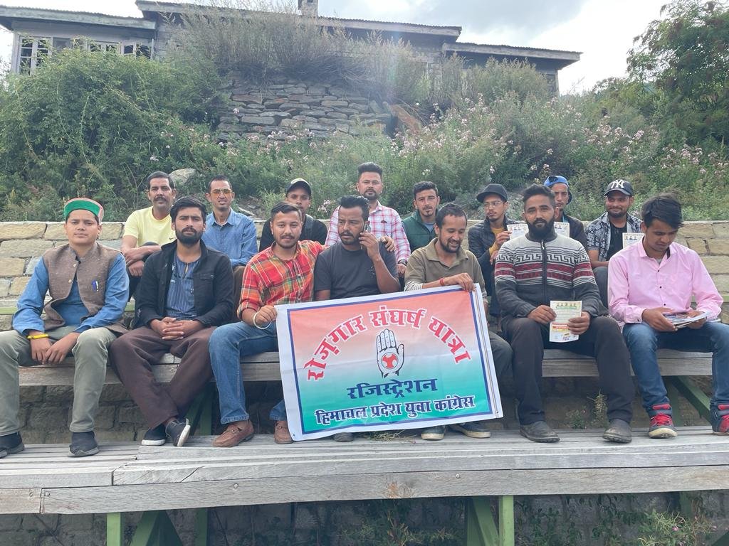 रोज़गार संघर्ष यात्रा के तहत यूथ कांग्रेस किन्नौर ने बेरोजगारो के भरे फार्म