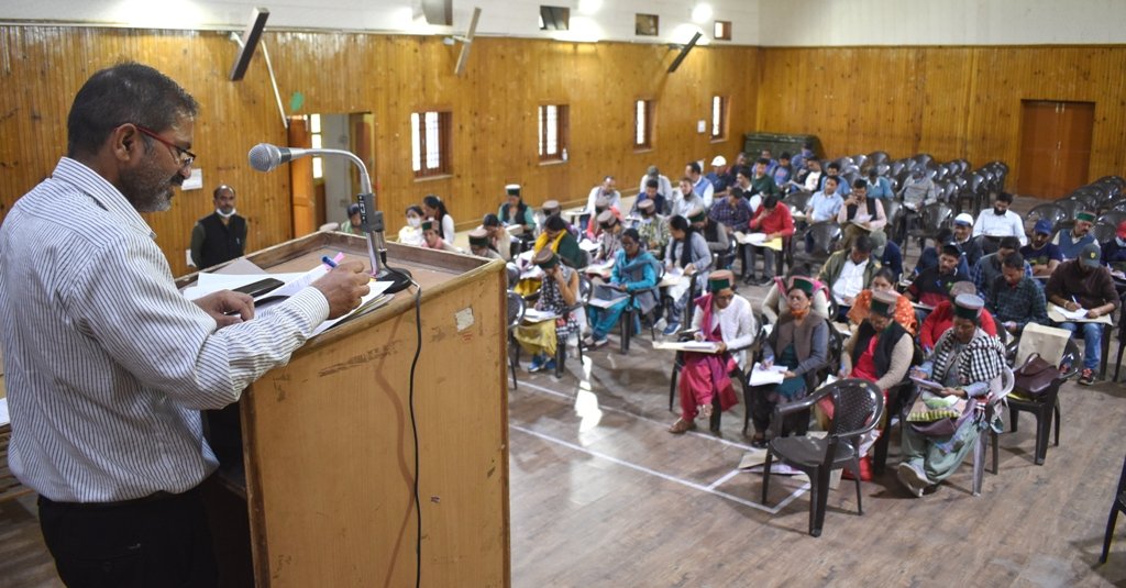 फोटोयुक्त मतदाता सूचियों के विशेष पुनरीक्षण के लिए अधिकारियों का पूर्वाभ्यास