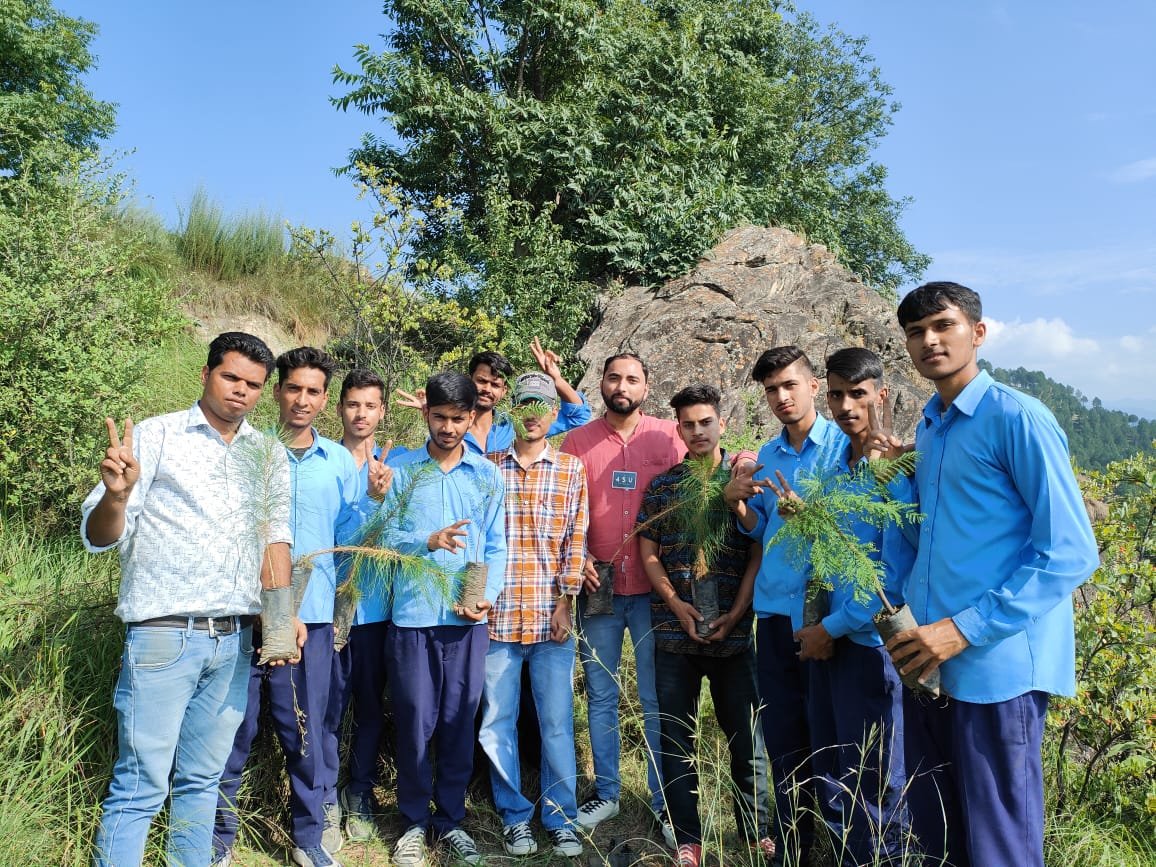 अवेकन एन जी ओ के नेचर नीड्स नर्चर का पौधारोप