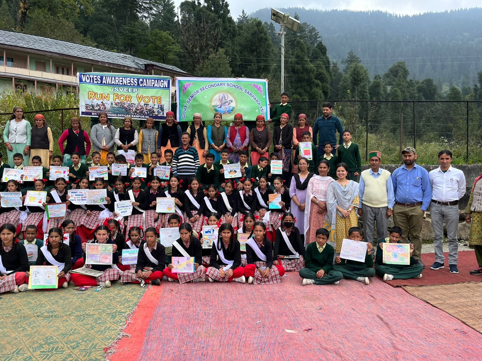 मतदाता शिक्षा एवं निर्वाचक सहभागिता कार्यक्रम के तहत सरपारा में किया जागरूक