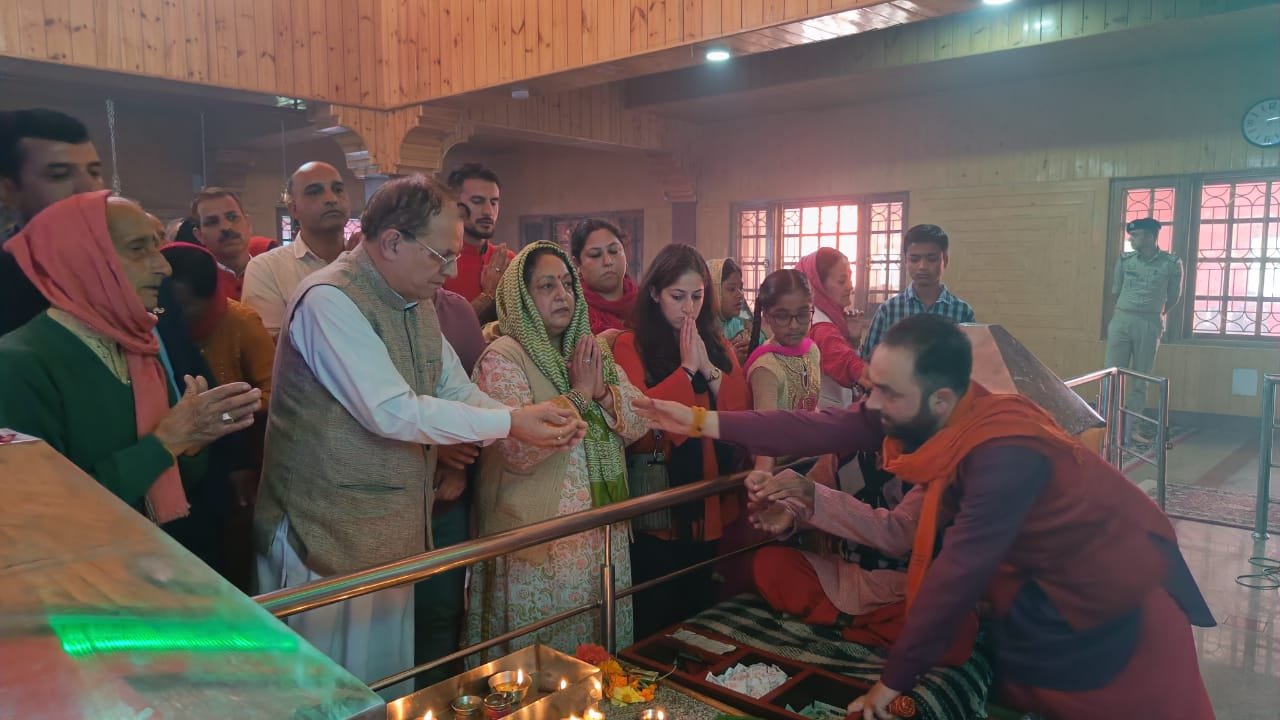 संजौली स्थित ढींगुधार से एचआरटीसी की टैक्सी सेवा का शुभारंभ