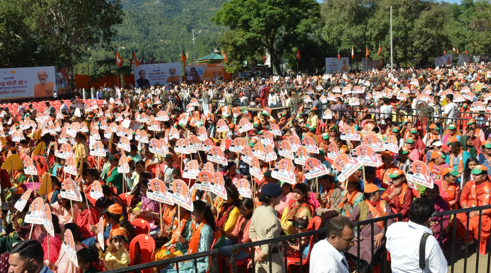 प्रधानमंत्री ने चंबा में दो जलविद्युत परियोजनाओं की आधारशिला व (पीएमजीएसवाई) -3 का किया शुभारंभ
