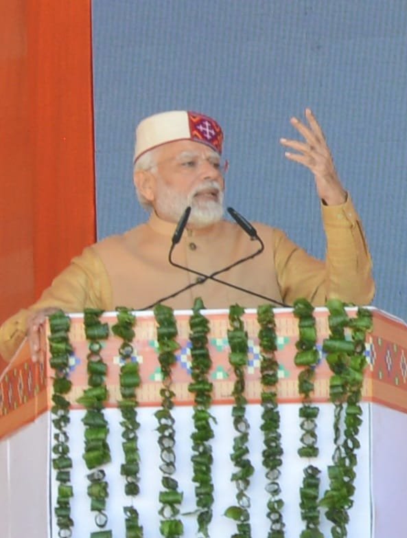 प्रधानमंत्री ने बल्क ड्रग पार्क का किया शिलान्यास, आईआईआईटी का उदघाटन , वंदे भारत एक्सप्रेस को हरी झंडी दिखाई
