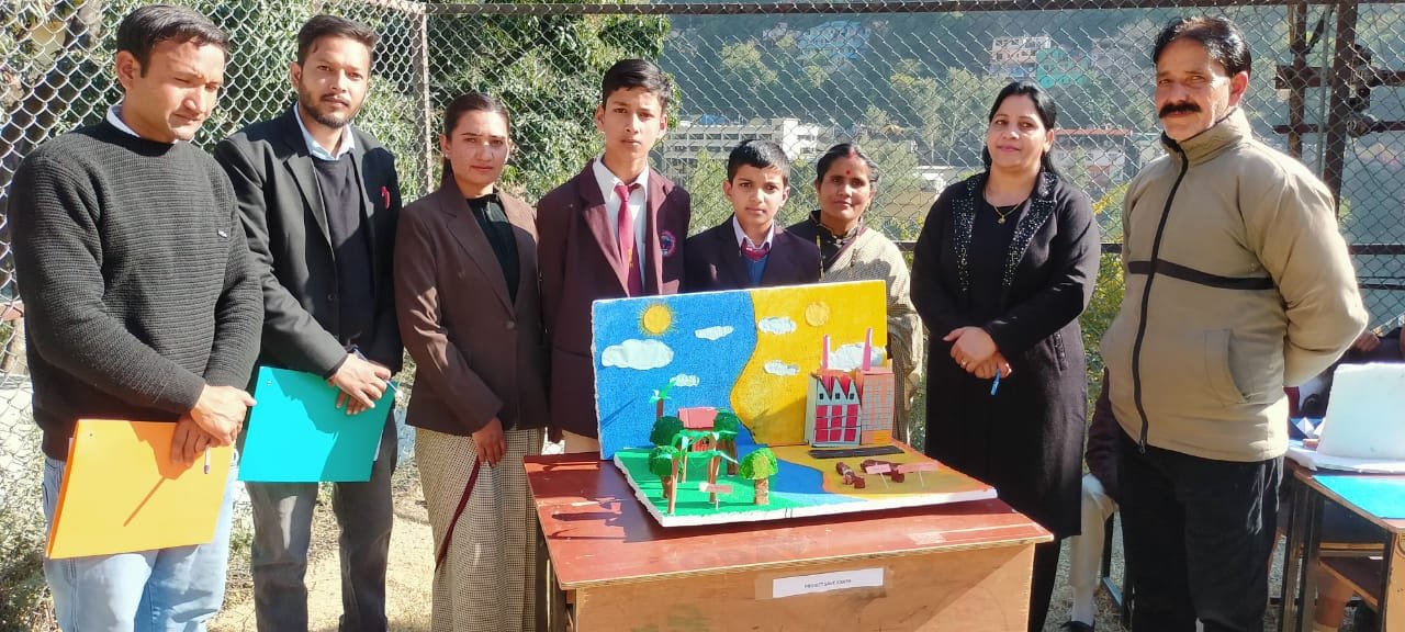 देव भूमि स्कूल में छात्र छात्राओं की हुई विज्ञान और कला प्रतियोगिता