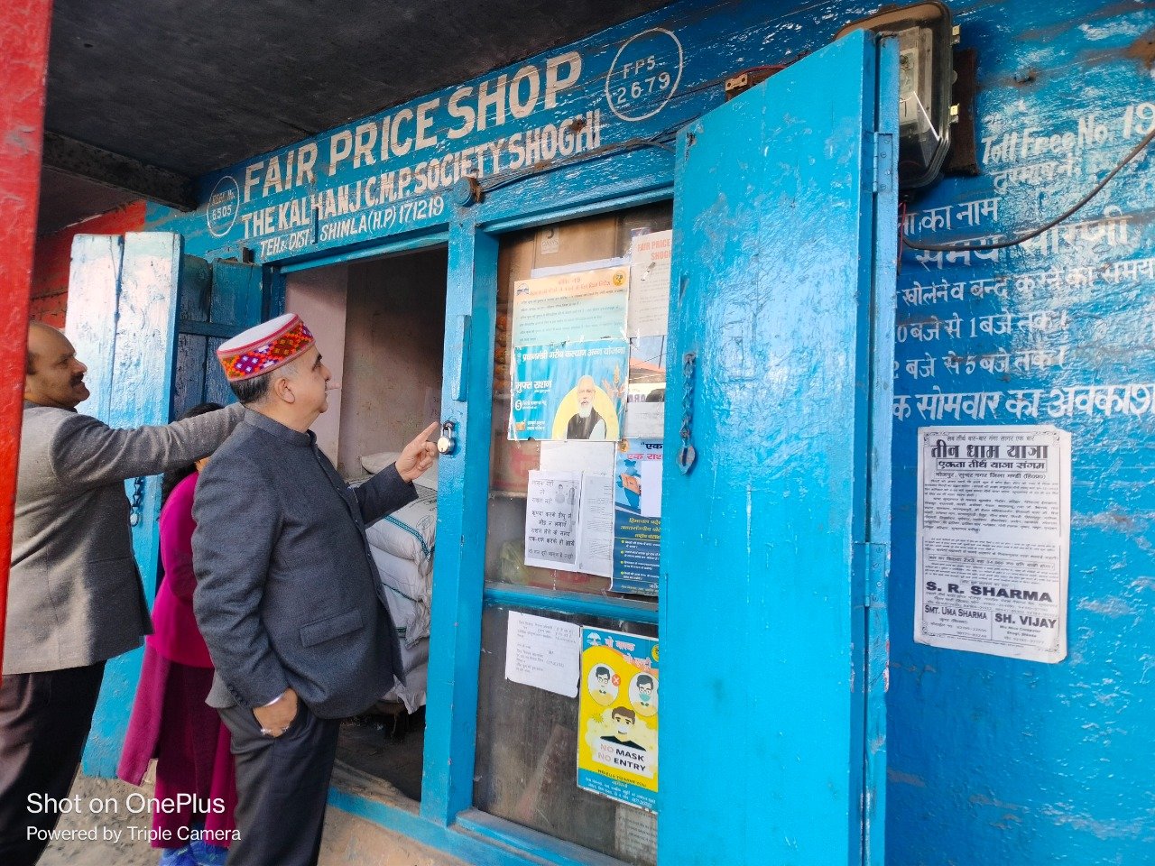 शोघी में उचित मूल्य की दुकानों का निरीक्षण