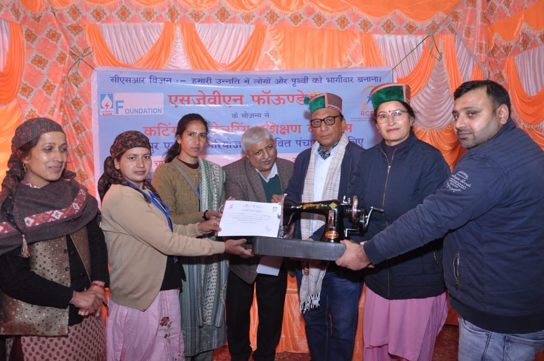 पंचायत बाड़ी के गाँव पाली में कटिंग एवं टेलरिंग प्रशिक्षण का समापन