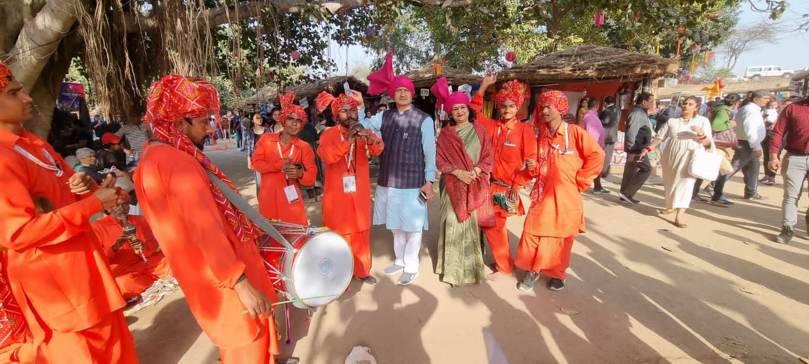  सूरजकुण्ड  मेले में राज्यसभा  सांसद सिकंदर कुमार  ने हिमाचली स्टाल का किया दौरा