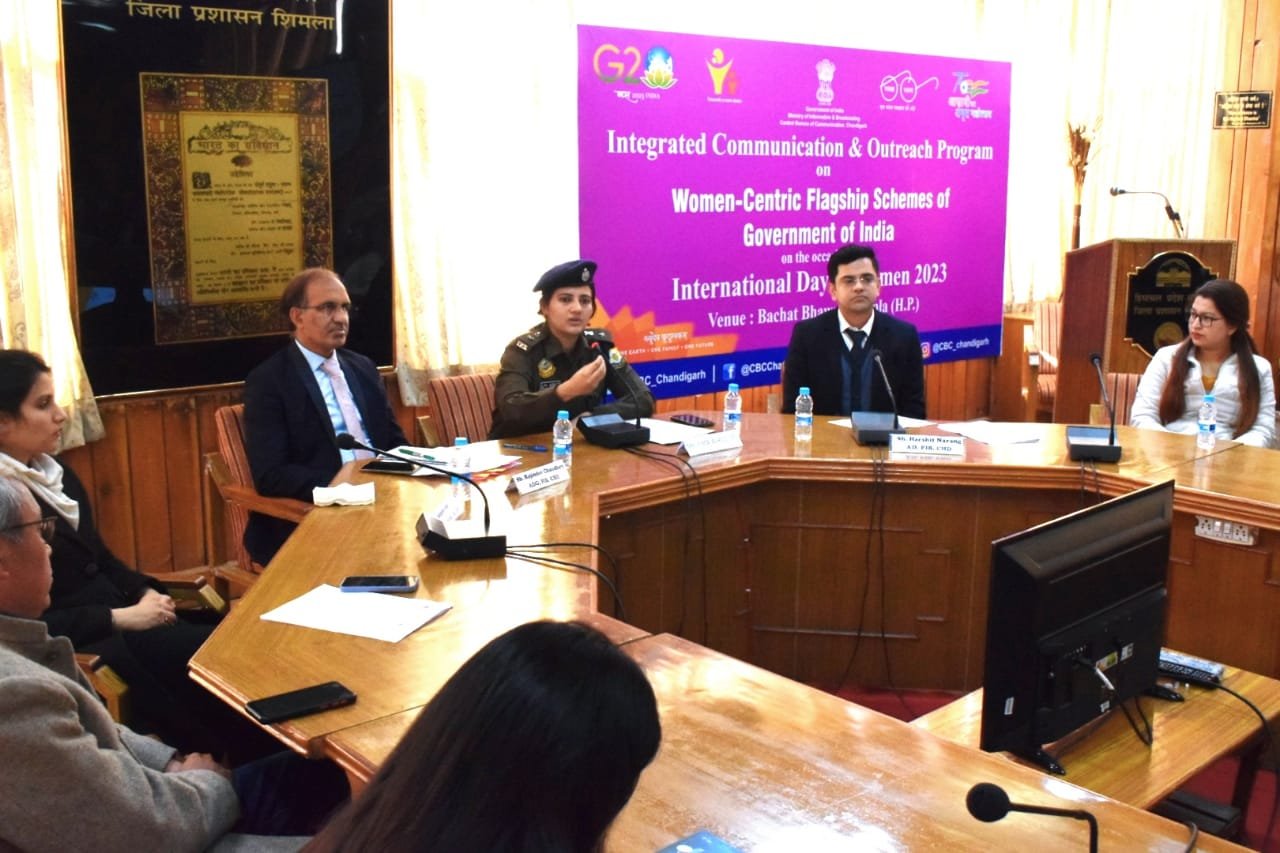 महिलाओं को सशक्त, समृद्ध और न्यायपूर्ण व्यवस्था में जोड़ना जरूरी