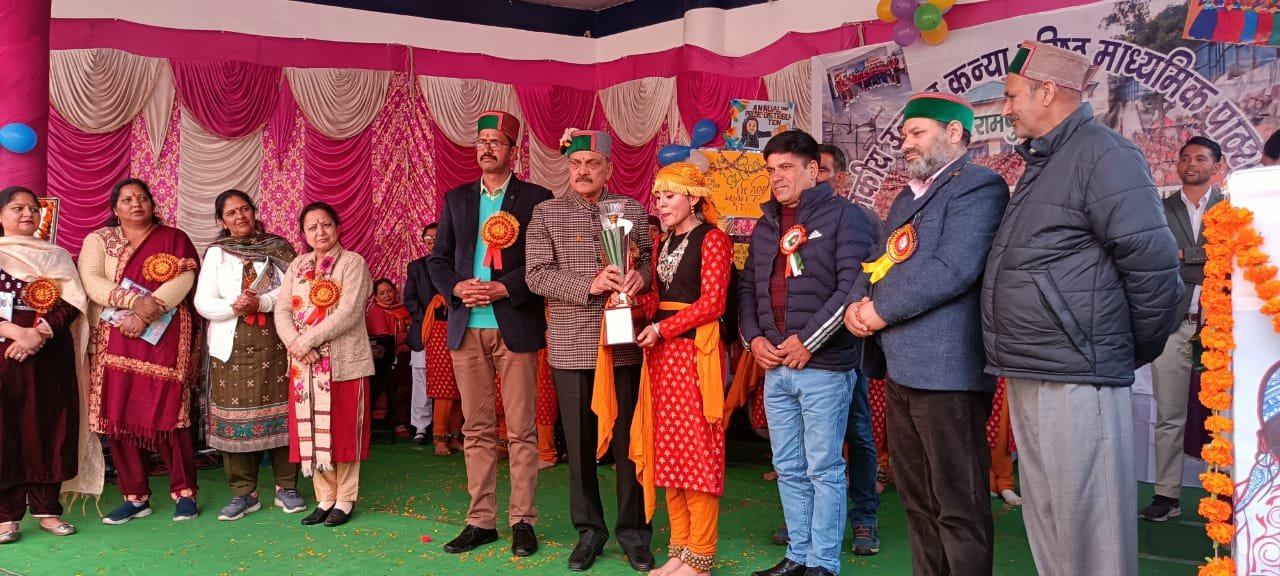 रामपुर उत्कृष्ठ कन्या विद्यालय में वार्षिक समारोह
