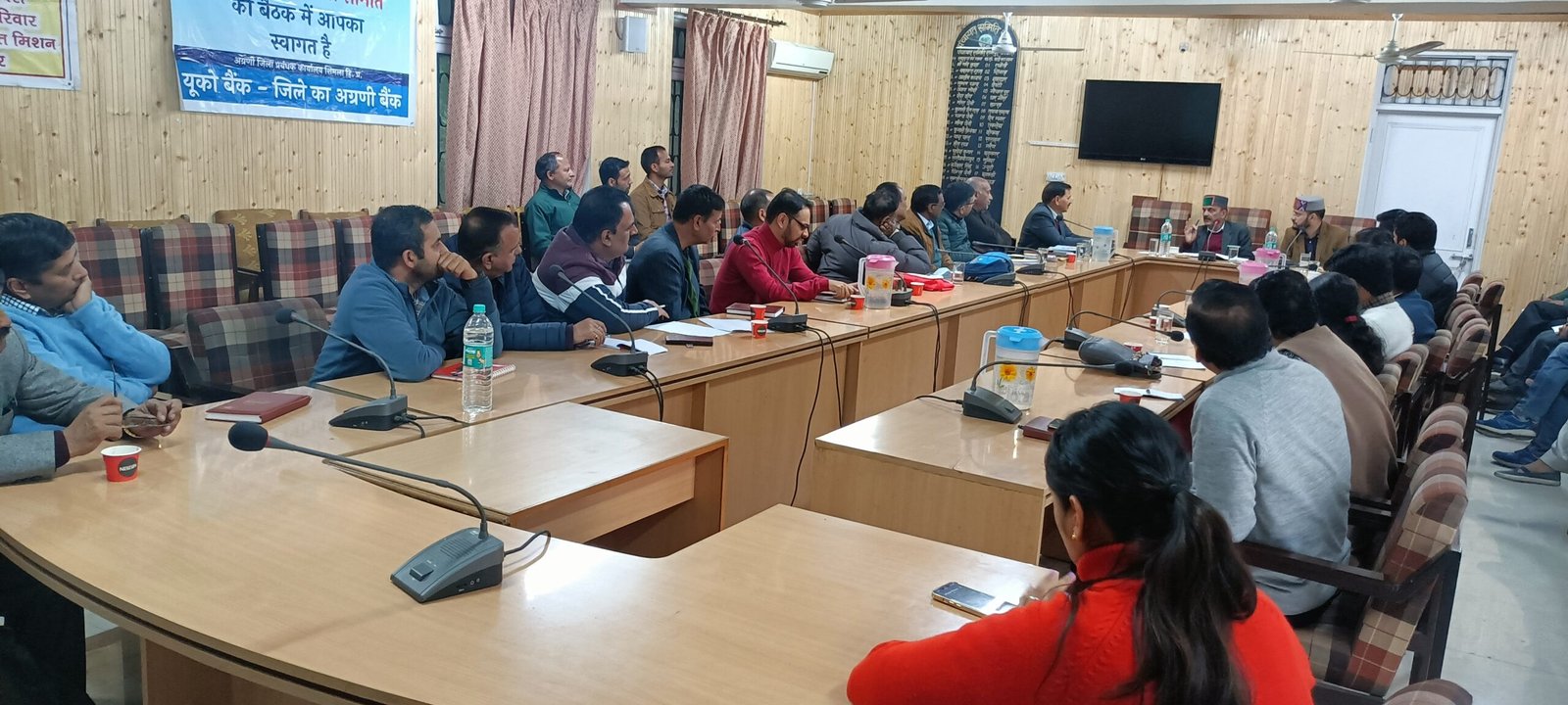 रामपुर के विधायक ने अधिकारियों की ली<br>बैठक।