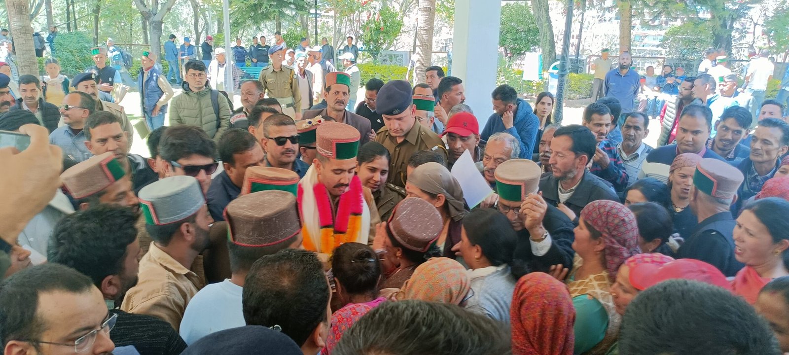 लुहरी परियोजना निर्माताओं को मंत्री विक्रमादित्य ने आंदोलन की दी धमकी