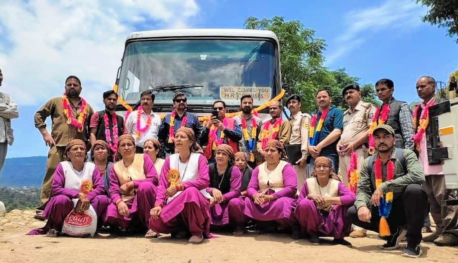 आज़ादी के 76 साल बाद सड़क सुविधा से जुड़ा आनी का  कोट गाँव 
