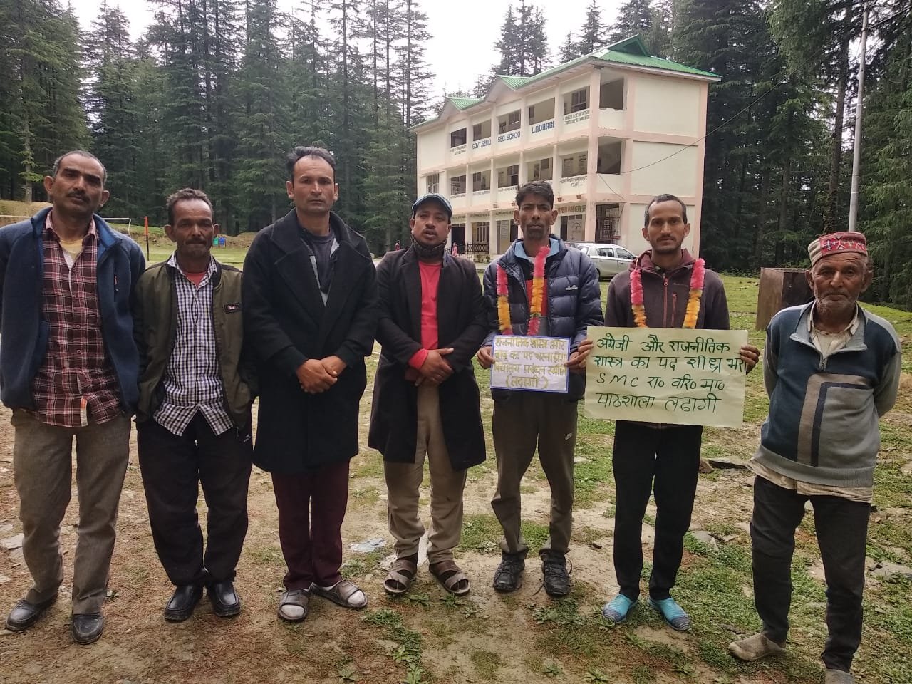जमा दो स्कूल लढागी में रिक्त पदों को लेकर एसएमसी का धरना नवें दिन भी जारी