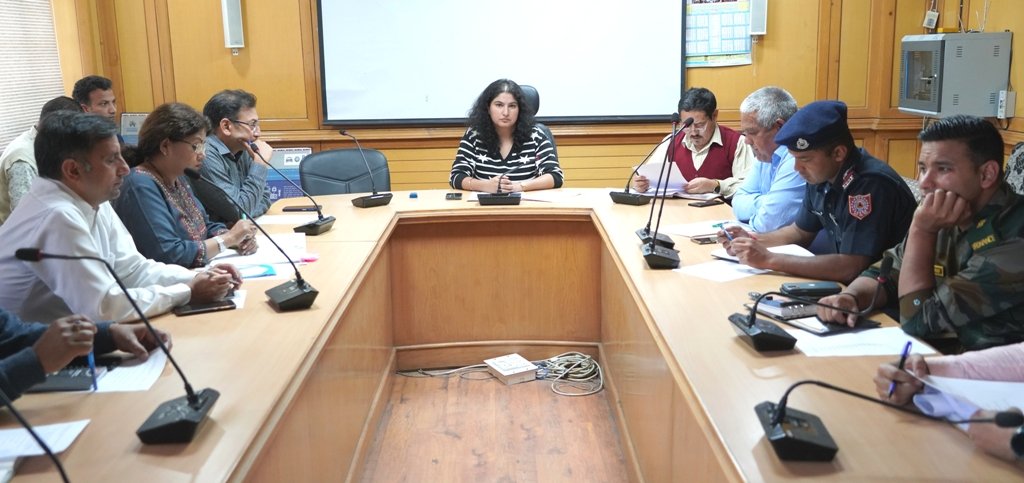 मॉनसून सीजन के लिए सभी आवश्यक तैयारियां पूर्ण करें  विभाग - उपायुक्त किन्नौर 