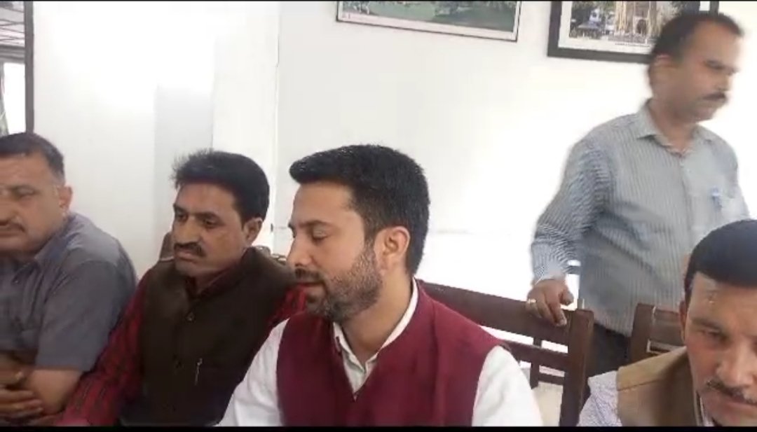 रामपुर में सत्ता परिवर्तन के बाद एक भी कार्य नहीं कर पा रही कांग्रेस* कौल नेगी