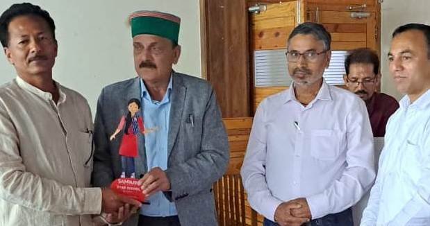 प्रदेशभर में अव्वल रहे प्राथमिक शिक्षक को विधायक  ने झाकड़ी में किया सम्मानित