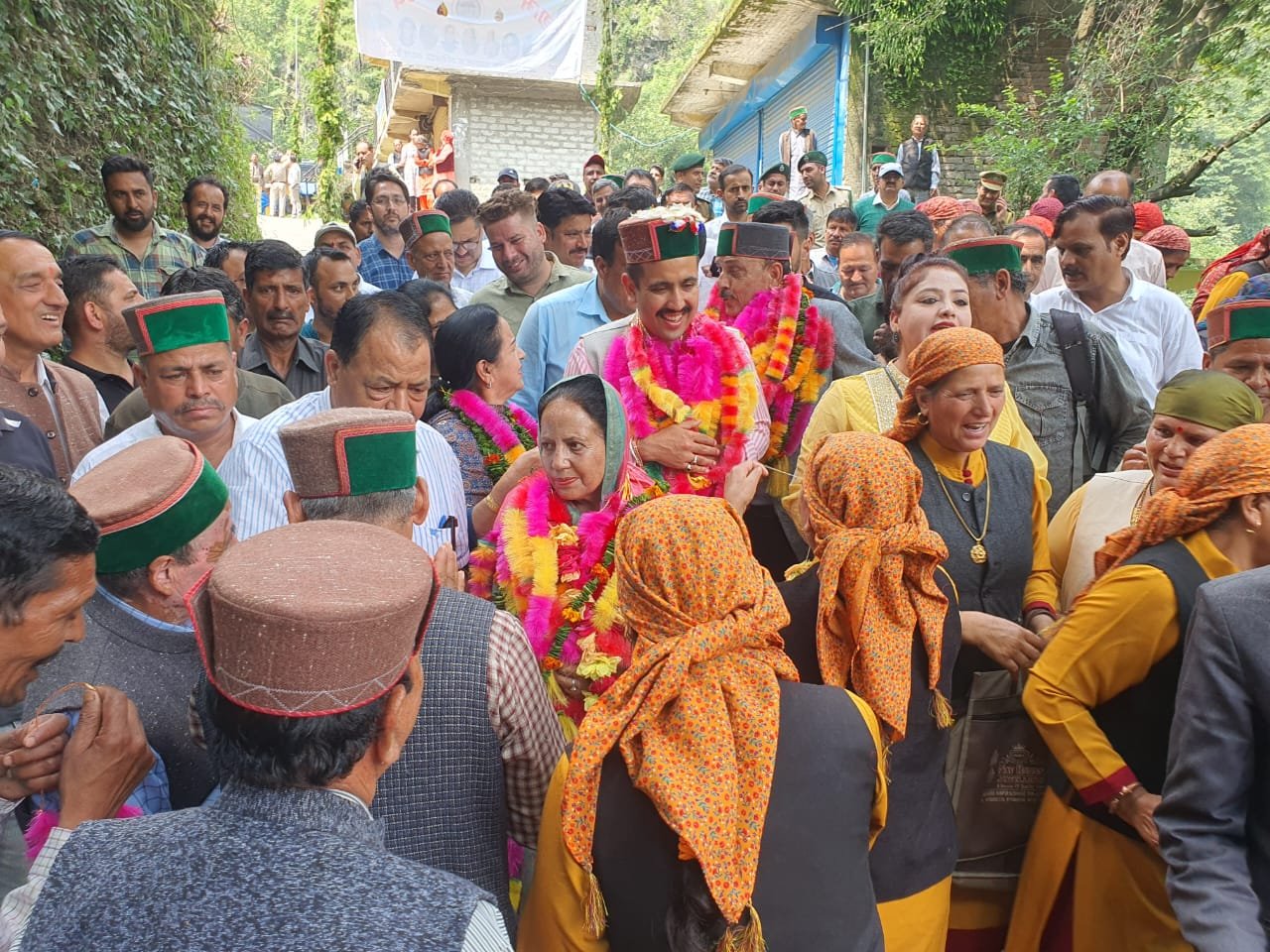 सड़कों की दशा सुधारना सर्वोच्च प्राथमिकता* विक्रमादित्य