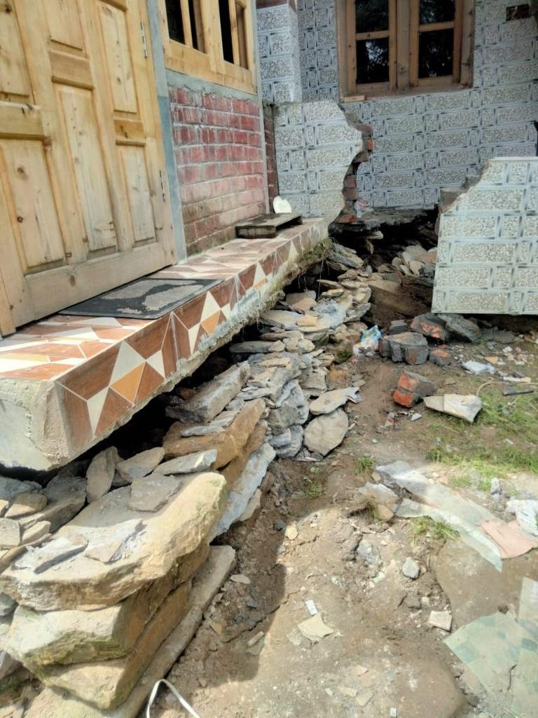सराज के बगडाथाच में मलवे में घर दबने से युवक की मौत