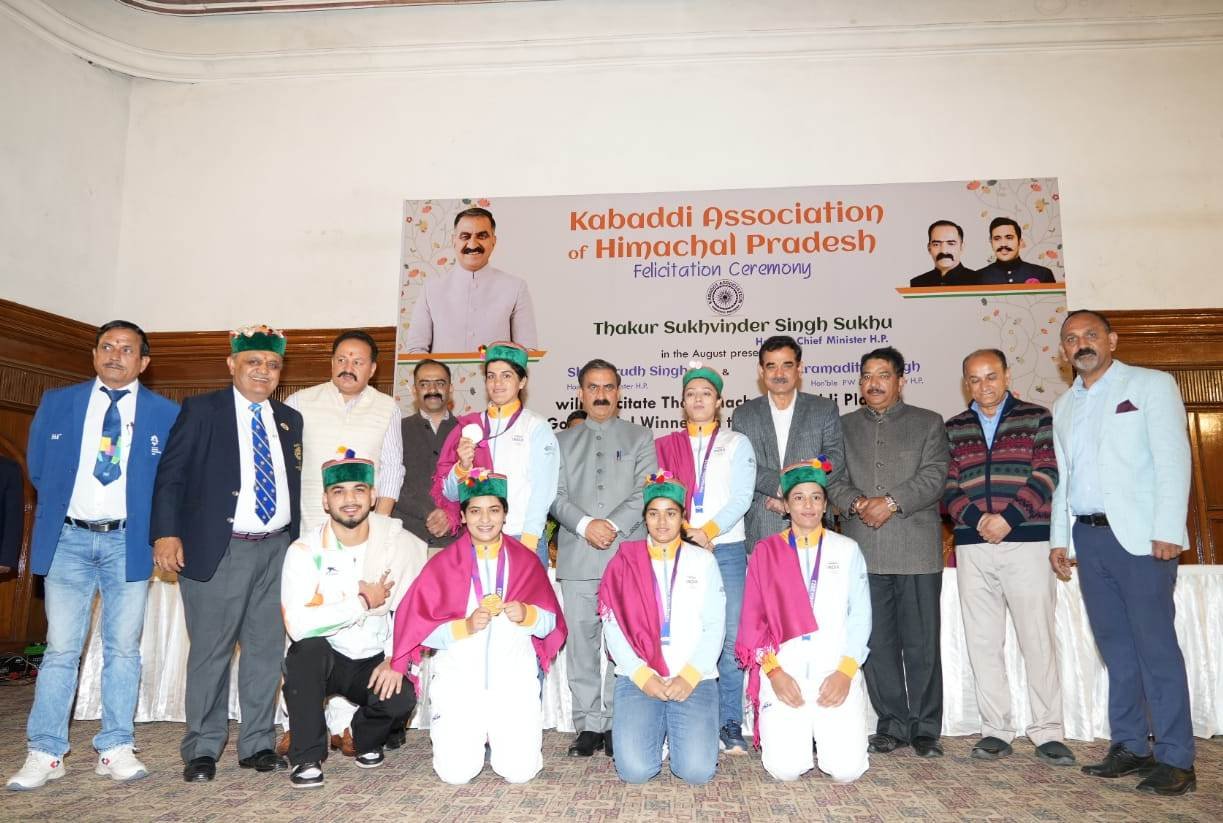 मुख्यमंत्री ने एशियाई खेलों में स्वर्ण पदक विजेता खिलाड़ियों को किया सम्मानित