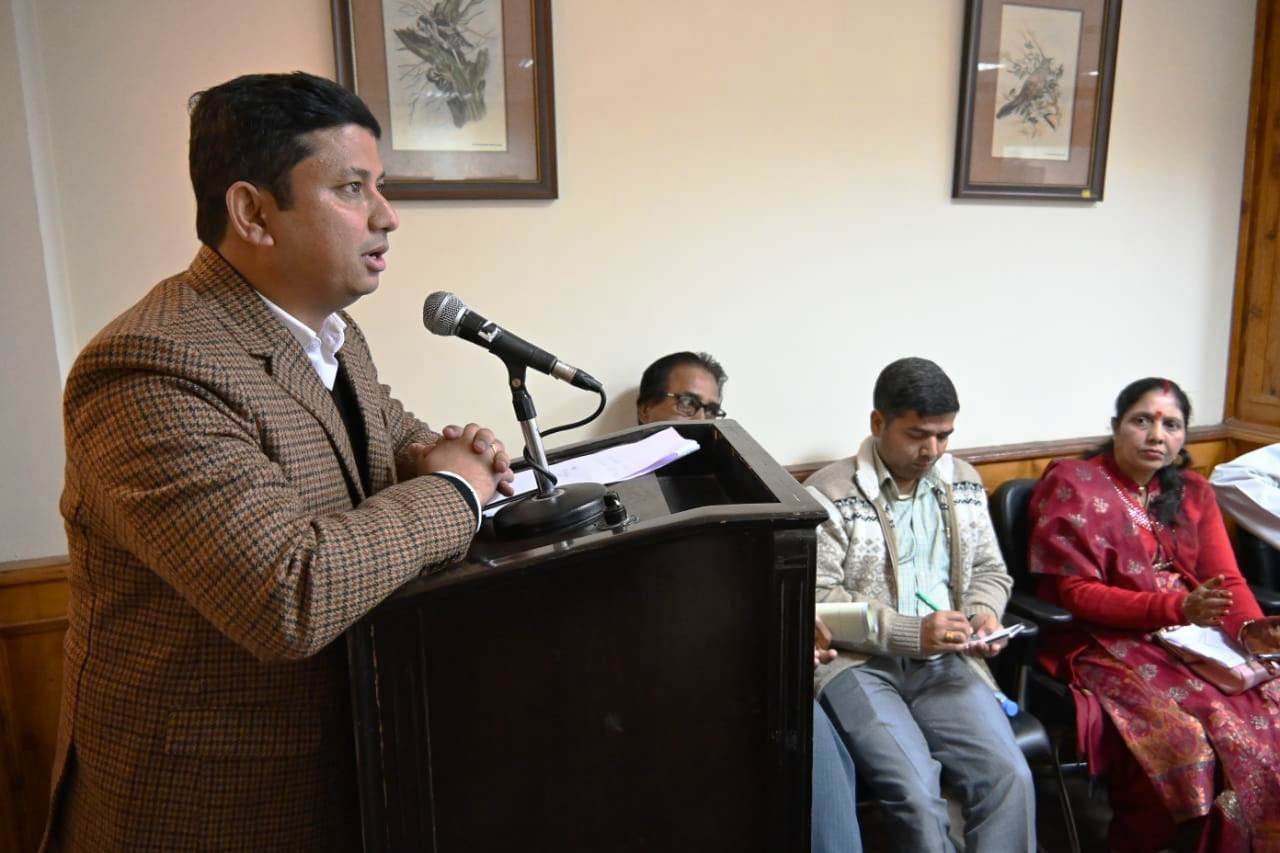 सरकार की नीतियों और कार्यक्रमों पर आधारित हिम समाचार ऐप