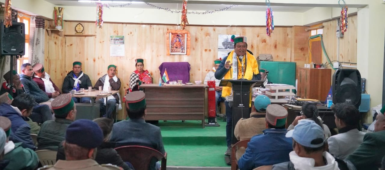 राजस्व मंत्री जगत सिंह नेगी ने चारंग पंचायत के कुन्नू और चारंग गांव का किया दौरा