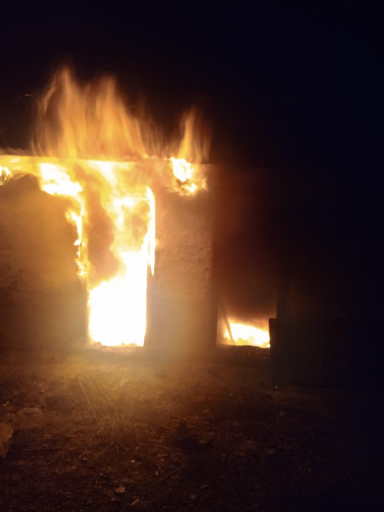 लैलन के बनोला गांव में आग