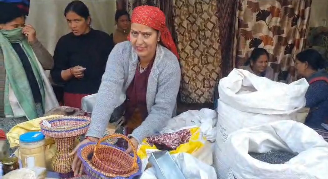 पारंपरिक अनाजों के पकवान लवी मेला मैदान में बने आकर्षण का केंद्र
