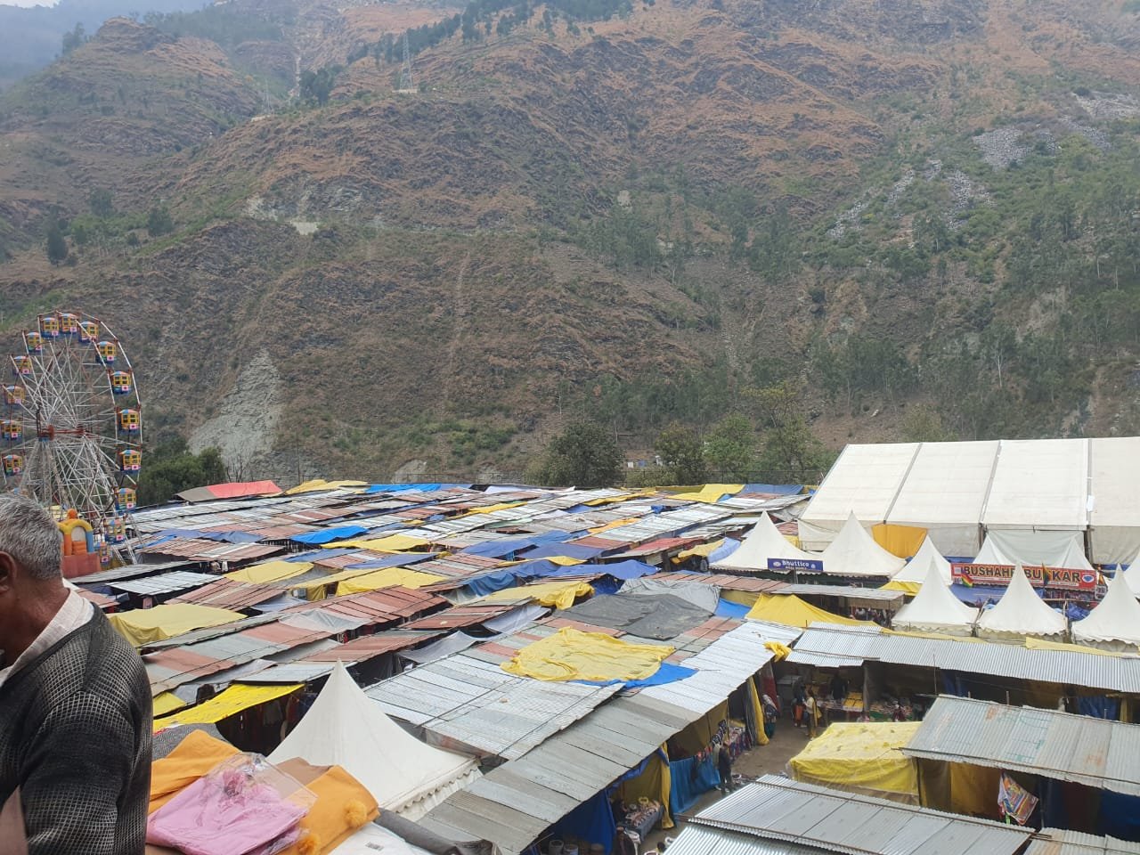 लवी मेला में बाहर से व्यापारी गुजर रहे है मंदी की दौर से