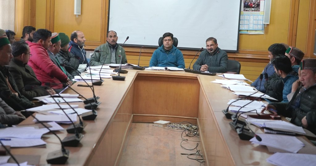 रिकांग पिओ में सैक्टर अधिकारियों के साथ बैठक