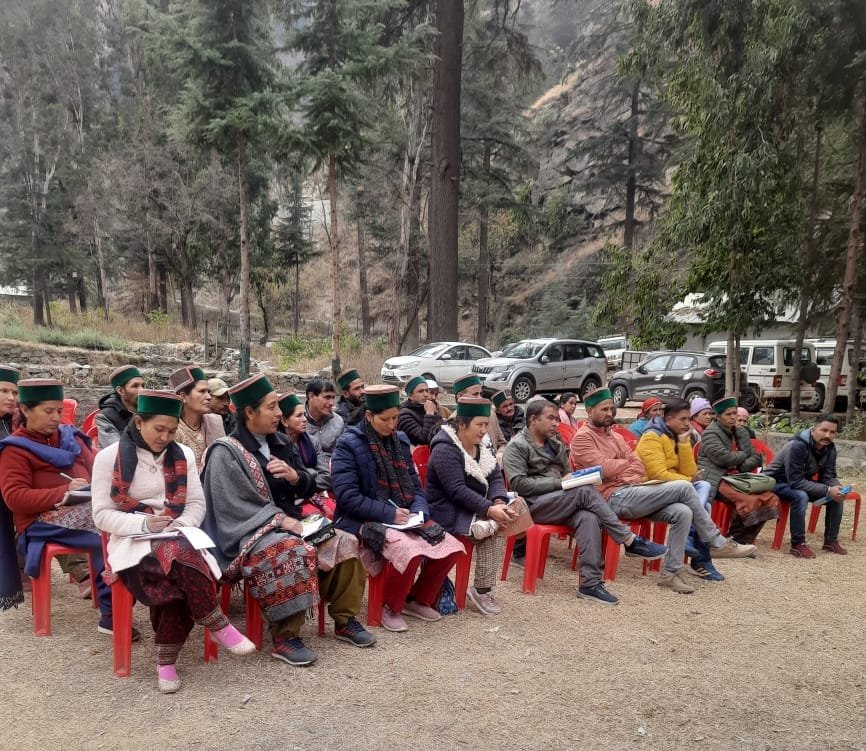 किन्नौर  के छोलतू  वन विश्राम गृह में विभागीय जागरूकता शिविर