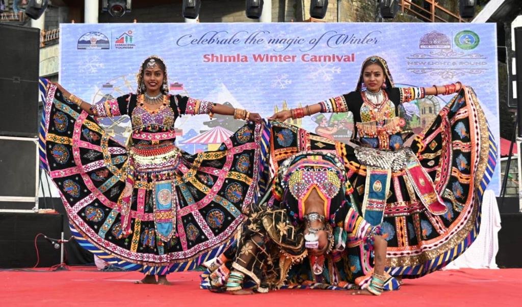 <em>शिमला विंटर कार्निवल के दूसरे दिन 4 जिला के कलाकारों ने किया लोगों का मनोरंजन</em>
