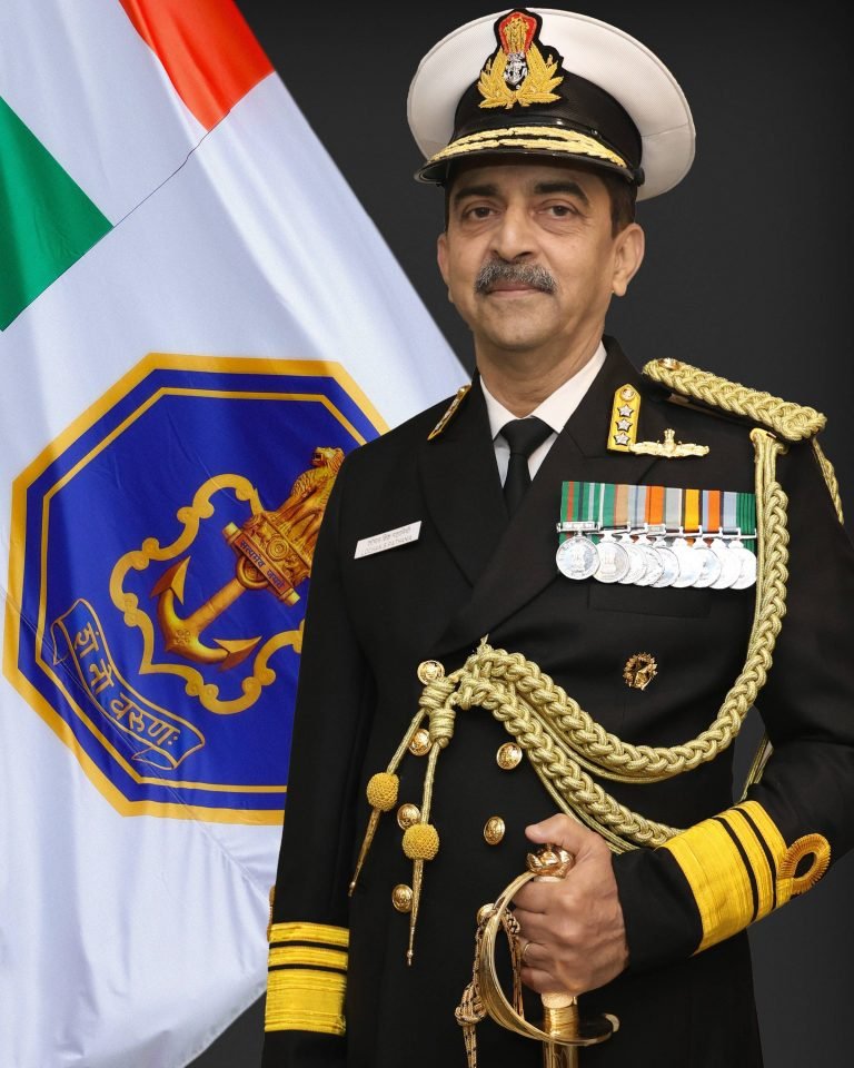 मुख्यमंत्री ने वाइस एडमिरल लोचन सिंह पठानिया को मुख्य हाइड्रोग्राफर बनने पर दी बधाई