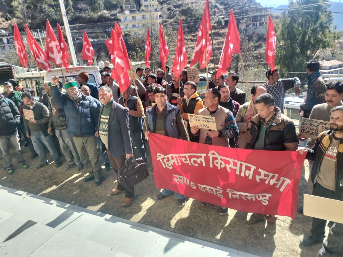 किसान सभा ने निरमंड में किया प्रदर्शन