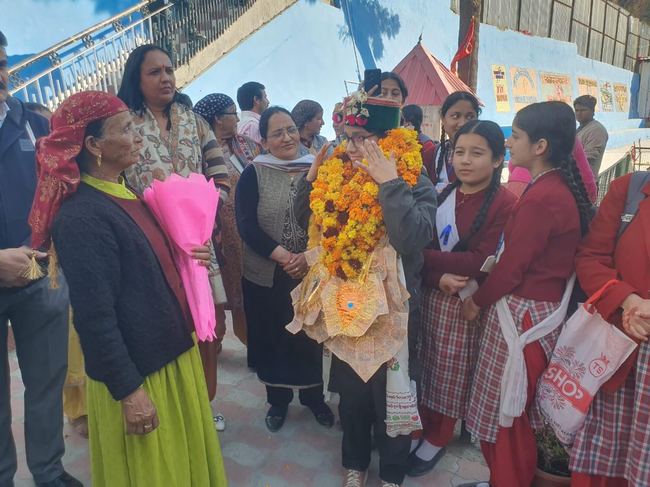 गोल्ड मेडलिस्ट प्रियम नेगी का रामपुर में जोरदार स्वागत