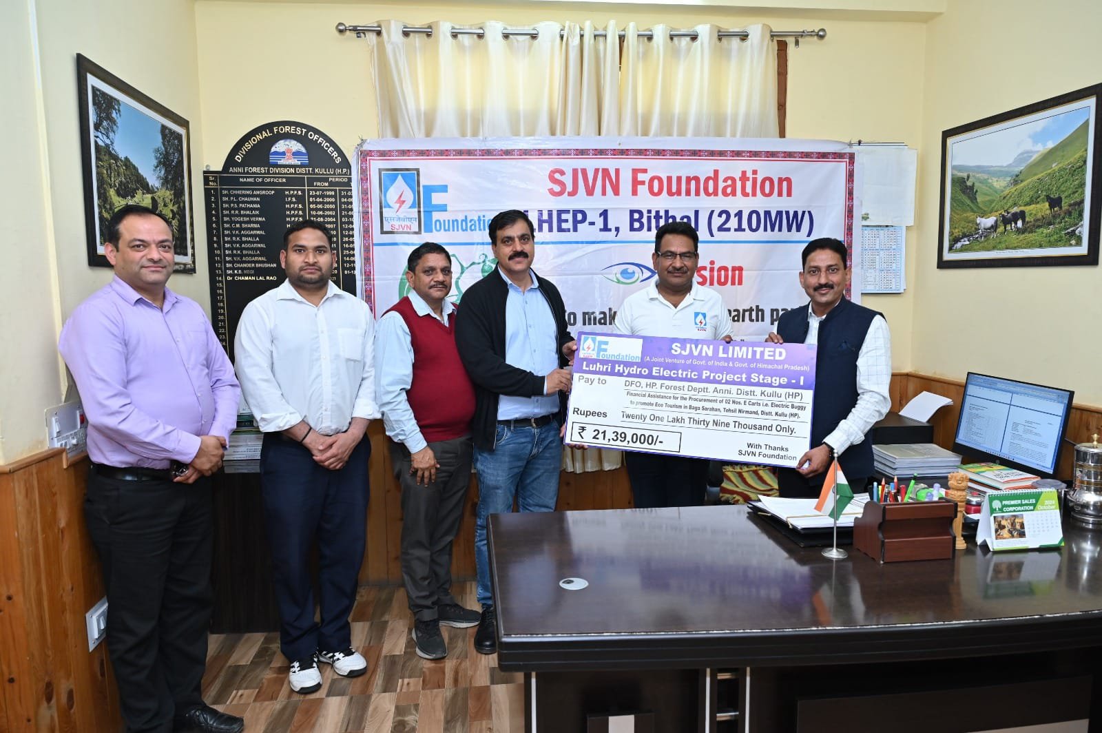 लूहरी जल विद्युत परियोजना ने वन मंडल आनी को सीएसआर के तहत जारी किए 21.39 लाख की वित्तीय सहायता।