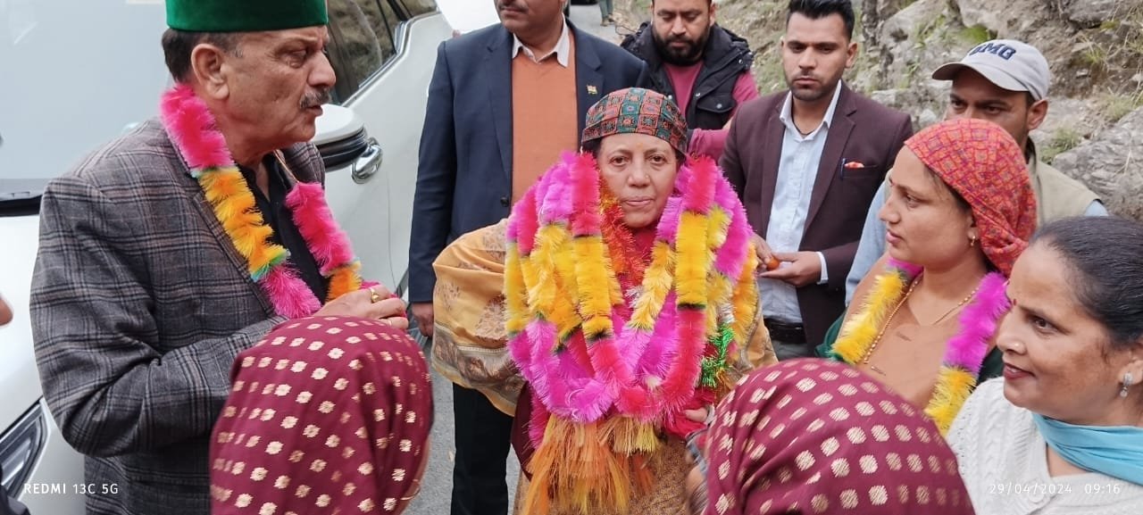 मोदी को मिलना ऐसा है, जैसे भगवान को मिलना हो: प्रतिभा सिंह