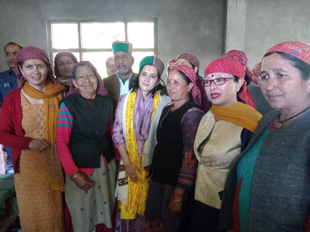 विक्रमादित्य की बहन अपराजिता उतरी चुनाव प्रचार में