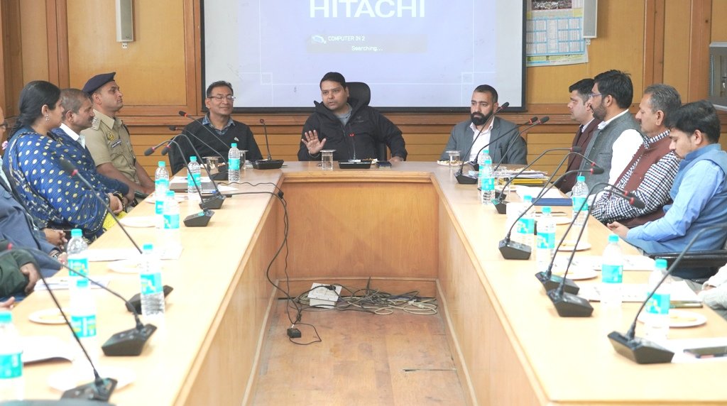मण्डी संसदीय निर्वाचन क्षेत्र के व्यय पर्यवेक्षक ने ली बैठक